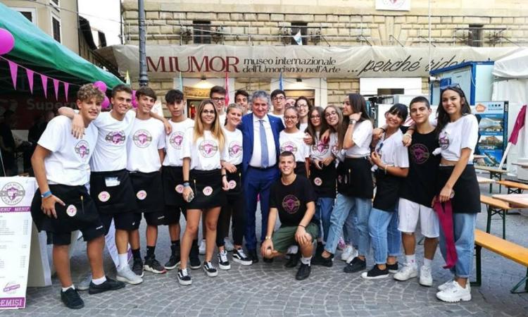 Taglio del nastro per l’edizione 2018 del Festival Cremisi Taglio del nastro per l’edizione 2018 del Festival Cremisi