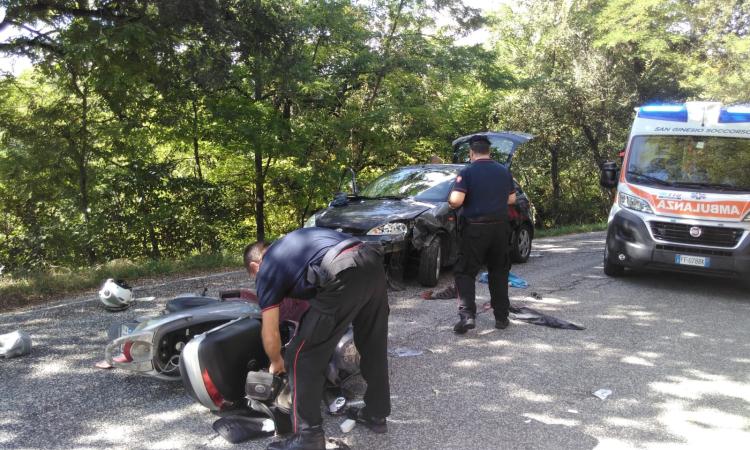 Auto contro scooter a San Ginesio: ferito il centauro (foto) Auto contro scooter a San Ginesio: ferito il centauro (foto)
