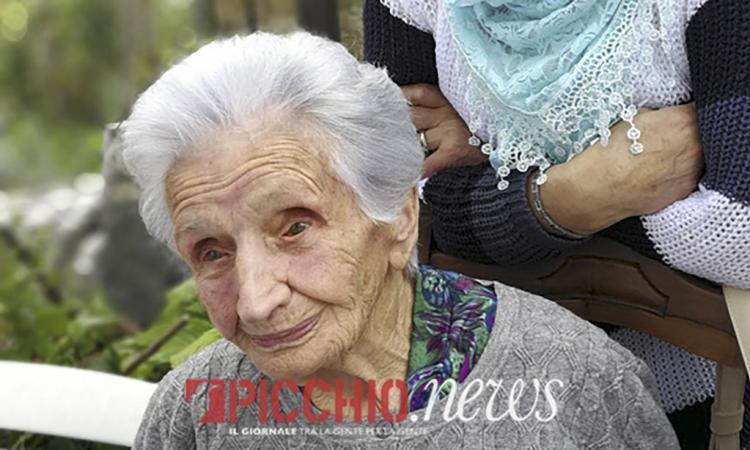 Fiastra, addio a nonna Peppina: simbolo dei terremotati marchigiani Fiastra, addio a nonna Peppina: simbolo dei terremotati marchigiani