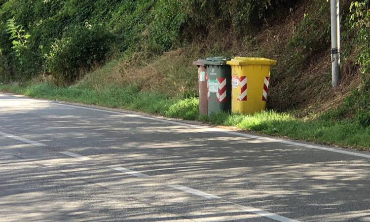 Matelica, "Pessime le condizioni della strada che collega Fabriano a Muccia": tante le lamentele dei cittadini Matelica, "Pessime le condizioni della strada che collega Fabriano a Muccia": tante le lamentele dei cittadini