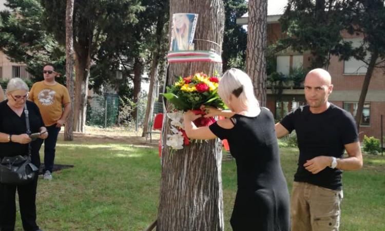 Inaugurata la lapide per Pamela, Deborah Pantana (FI): "In Via Spalato un parco in sua memoria" - FOTO