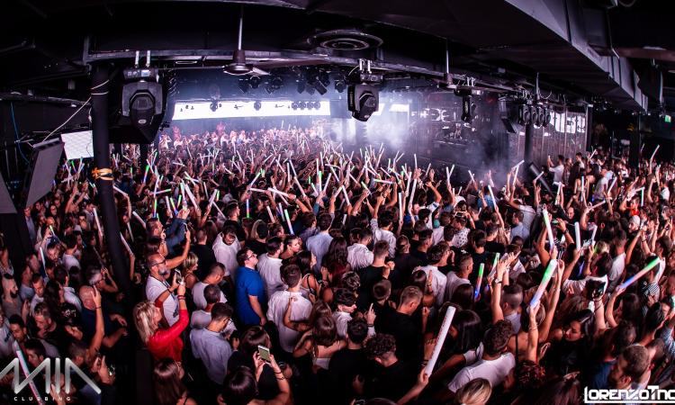 In migliaia al Mia per Gigi D'Agostino: il locale di Porto Recanati balla col famoso dj - FOTO In migliaia al Mia per Gigi D'Agostino: il locale di Porto Recanati balla col famoso dj - FOTO