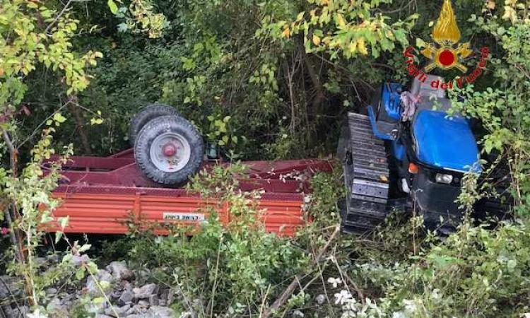 Esanatoglia, si ribalta con il trattore: trasportato ad Ancona con l'eliambulanza