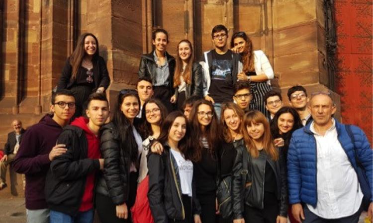La V A dello scientifico "F. Filelfo" si aggiudica la finalissima del concorso "Ultim'ora" di Sky TG 24