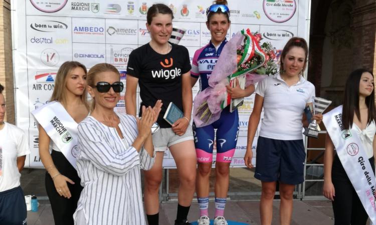 Il Giro d'Italia in Rosa abbraccia Matelica