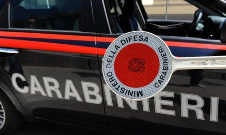 Era sottoposto al divieto di ritorno nel proprio Comune e non si ferma all'alt dei Carabinieri: denunciato 26enne