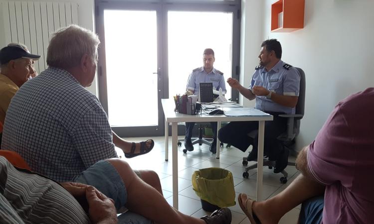 Recanati, Municipale e “nonni vigili” per la sicurezza degli alunni davanti alle scuole