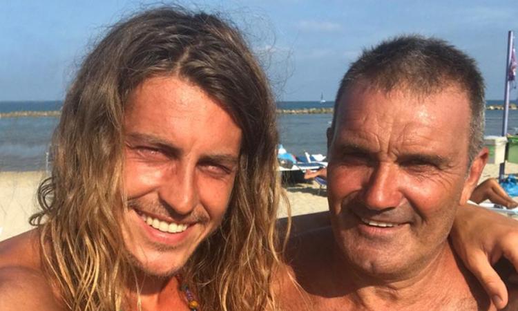 Il vincitore del Grande Fratello aficionados di Civitanova, ieri in spiaggia al Golden Beach Il vincitore del Grande Fratello aficionados di Civitanova, ieri in spiaggia al Golden Beach