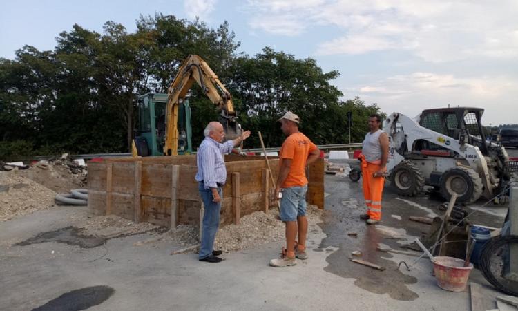 A buon punto la realizzazione della rotatoria all'uscita della superstrada a Montecosaro