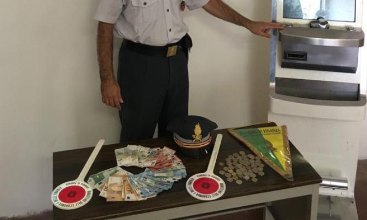 Civitanova, scommesse illegali: sequestrato un "totem" e denunciate tre persone Civitanova, scommesse illegali: sequestrato un "totem" e denunciate tre persone