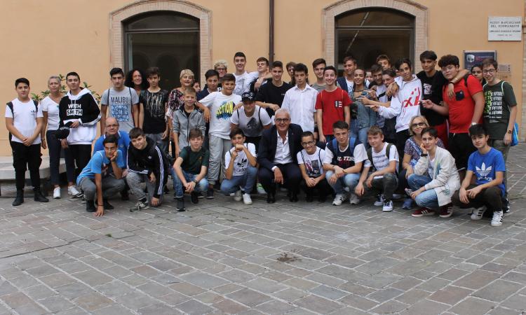 Macerata, ricevuti dal sindaco Carancini gli studenti del "Bramante - Pannaggi"