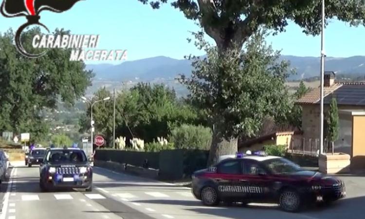 Droga per Camerino, Castelraimondo e Matelica: tre arresti, 4 chili di "erba" sequestrati Droga per Camerino, Castelraimondo e Matelica: tre arresti, 4 chili di "erba" sequestrati