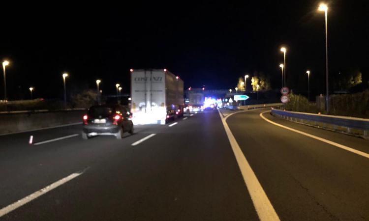 Porto Recanati: schianto nella notte in A14, ferita una donna