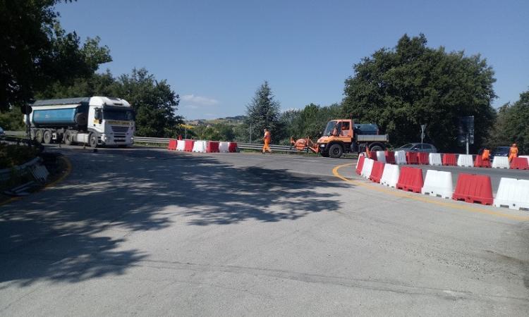 Giunti al termine i lavori sulla rotatoria allo svincolo per Montecosaro 