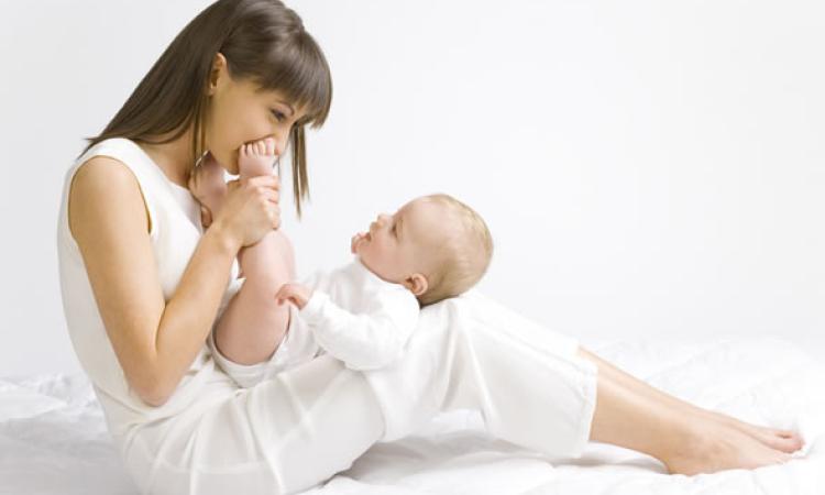 Alchimia di Latte e Parole: riprendono gli incontri delle volontarie di Nati per Leggere con le mamme