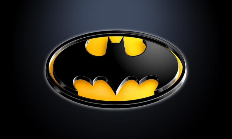 Dice ai poliziotti di essere Batman, ma era solo ubriaco: denunciato un 29enne Dice ai poliziotti di essere Batman, ma era solo ubriaco: denunciato un 29enne
