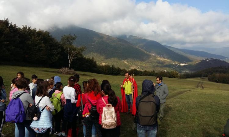 La storia dei Piceni raccontata con le passeggiate letterarie per gli studenti dell'ISC Don Bosco di Tolentino La storia dei Piceni raccontata con le passeggiate letterarie per gli studenti dell'ISC Don Bosco di Tolentino