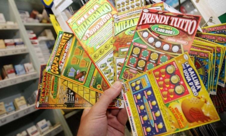 Civitanova, ruba "Gratta e vinci" per oltre 13.000 euro: denunciata una 28enne Civitanova, ruba "Gratta e vinci" per oltre 13.000 euro: denunciata una 28enne