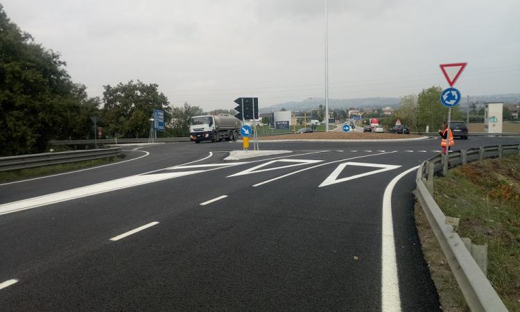 Ultimati i lavori sulla rotatoria di Montecosaro