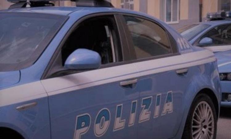 Macerata, controlli davanti alle scuole: 24enne trovato con eroina in tasca