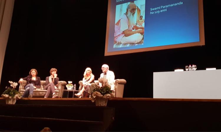 Teatro Lauro Rossi esaurito a Macerata per la conferenza del Prof. Franco Berrino