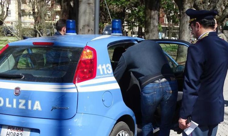 Civitanova: ruba abbigliamento in un negozio del centro, individuato e denunciato