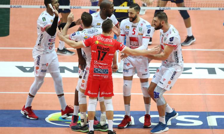 Lube corsara a Verona: 3-1 sulla Calzedonia, terzo successo di fila in SuperLega Lube corsara a Verona: 3-1 sulla Calzedonia, terzo successo di fila in SuperLega