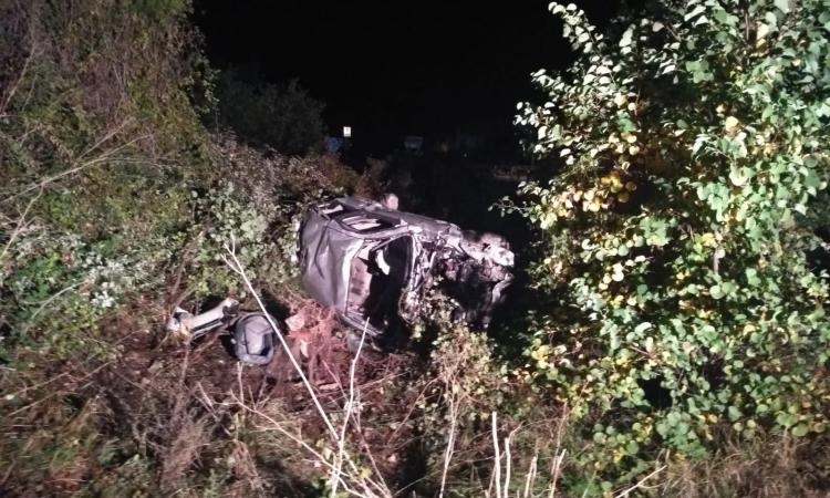 Serrapetrona: si ribalta all'altezza della rampa d'uscita della Valdichienti (Foto) Serrapetrona: si ribalta all'altezza della rampa d'uscita della Valdichienti (Foto)