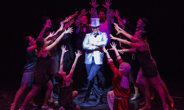 Al Teatro Vaccaj di Tolentino va in scena l’esilarante "Cantando sotto la pioggia!"