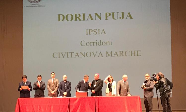 L'Ipsia "Corridoni" alla Pagella d'Oro con i suoi alunni migliori L'Ipsia "Corridoni" alla Pagella d'Oro con i suoi alunni migliori