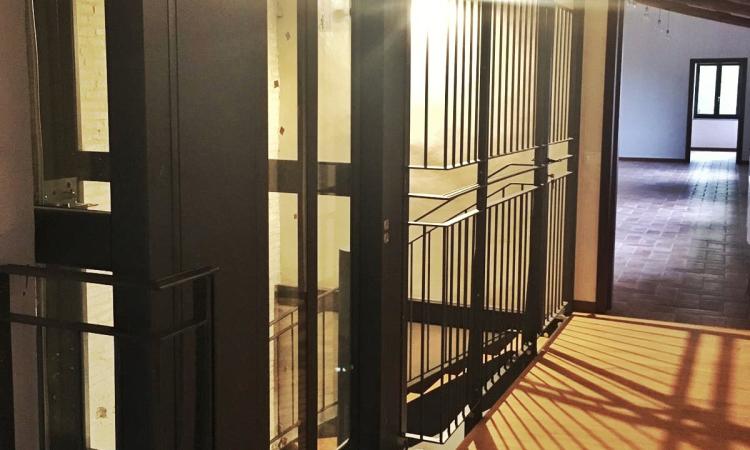 Sisma, installato l'ascensore donato dalla società Kone per gli ospiti de "Il Girasole" Sisma, installato l'ascensore donato dalla società Kone per gli ospiti de "Il Girasole"