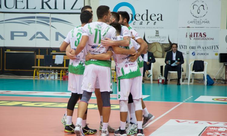 Volley. Menghi Shoes Macerata ko a Santa Croce