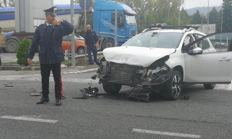 Scontro a Sforzacosta tra tre auto: due feriti - FOTO Scontro a Sforzacosta tra tre auto: due feriti - FOTO
