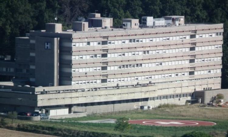 San Severino: trovato il cadavere di un uomo nel piazzale dell'Ospedale San Severino: trovato il cadavere di un uomo nel piazzale dell'Ospedale