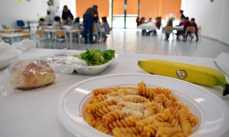 Corridonia, chi non paga dovrà ritirare i figli dalla mensa: minoranze all'attacco Corridonia, chi non paga dovrà ritirare i figli dalla mensa: minoranze all'attacco