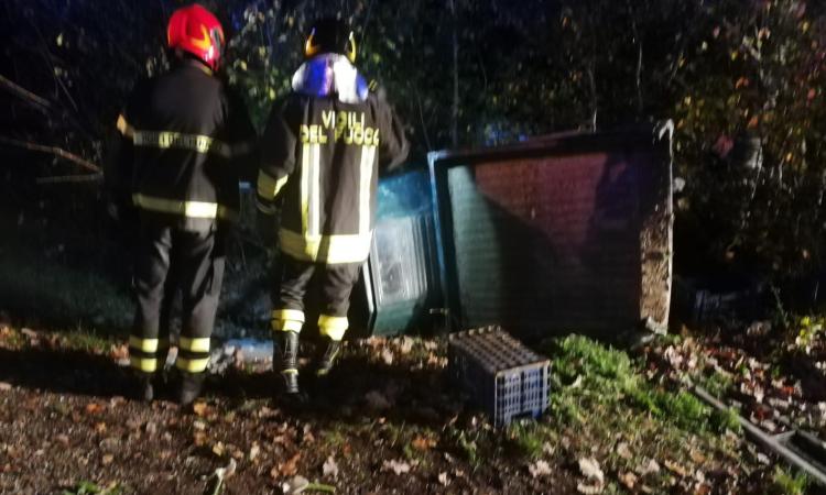 Macerata: scontro tra auto e Ape, ma nel motocarro non c'è nessuno (Foto) Macerata: scontro tra auto e Ape, ma nel motocarro non c'è nessuno (Foto)