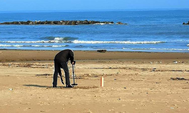 Perso dei preziosi in spiaggia la scorsa estate? Forse ce l'hanno loro...