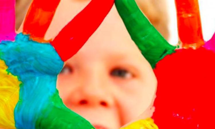 Macerata, alla scoperta della prima infanzia con gli incontri della onlus “Genitori&figli, per mano”
