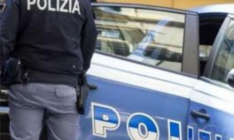 Civitanova, tentano di entrare nell'autobus e aggrediscono l'autista Civitanova, tentano di entrare nell'autobus e aggrediscono l'autista