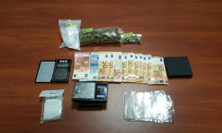 Macerata, sequestrati 90 grammi di droga e soldi contanti: arrestato un 24enne