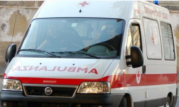 Macerata, malore al distributore: automobilista in ospedale Macerata, malore al distributore: automobilista in ospedale