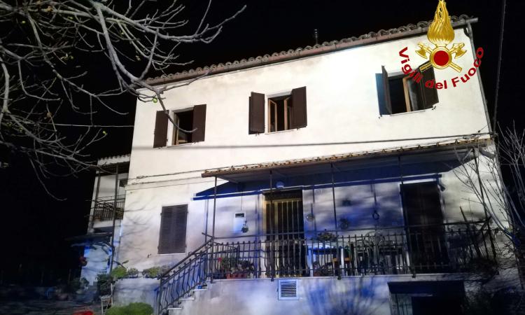 Tragedia a Sarnano: muoiono mamma e figlio in un incendio Tragedia a Sarnano: muoiono mamma e figlio in un incendio