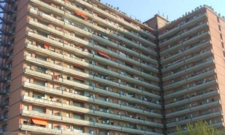 Gli affari d'oro di tre pakistani all'Hotel House: 3mila dosi spacciate per 110mila euro di profitto Gli affari d'oro di tre pakistani all'Hotel House: 3mila dosi spacciate per 110mila euro di profitto