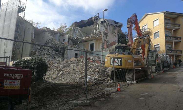 Macerata, demolizione in via Rosetani: notti insonni per i residenti
