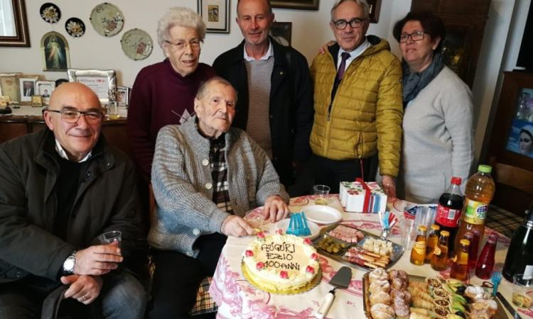 Montelupone, affettuosi auguri a Ezio Tasso per i suoi 100 anni Montelupone, affettuosi auguri a Ezio Tasso per i suoi 100 anni