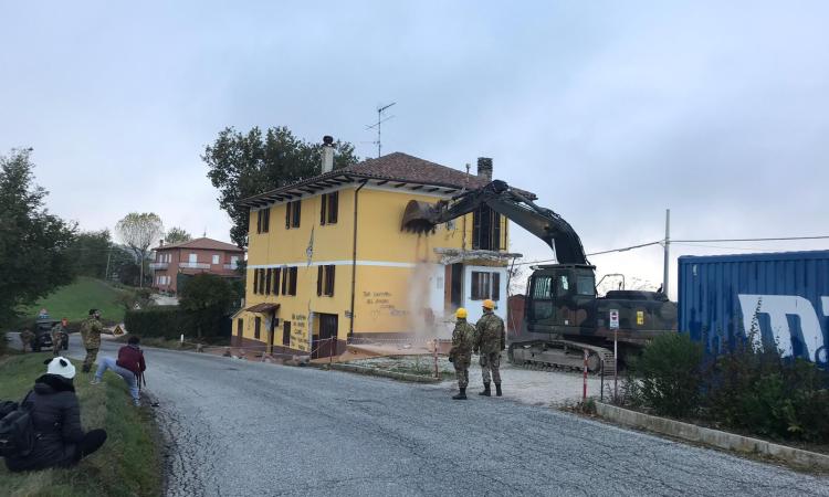E’ arrivato l’esercito a San Ginesio: al via le demolizioni E’ arrivato l’esercito a San Ginesio: al via le demolizioni