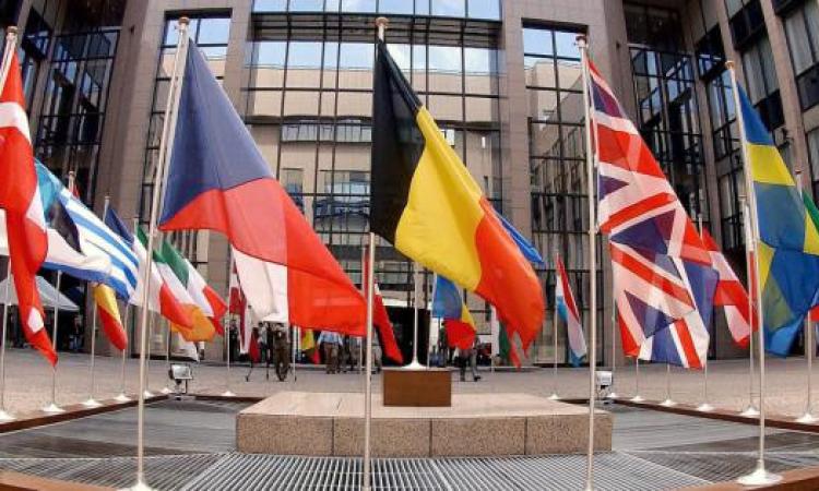 L’Unione Europa boccia la legge sul bilancio 2019 : le reazioni dei Maceratesi L’Unione Europa boccia la legge sul bilancio 2019 : le reazioni dei Maceratesi