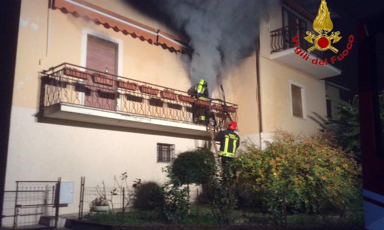 Pioraco, fiamme in un'abitazione Pioraco, fiamme in un'abitazione