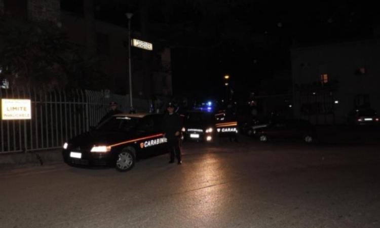 Invade la corsia opposta e centra un'altra auto: guidava sotto coca, denunciata Invade la corsia opposta e centra un'altra auto: guidava sotto coca, denunciata