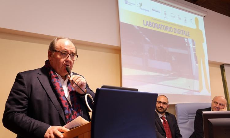 Civitanova, presentato il laboratorio digitale "La fotografia del territorio" Civitanova, presentato il laboratorio digitale "La fotografia del territorio"